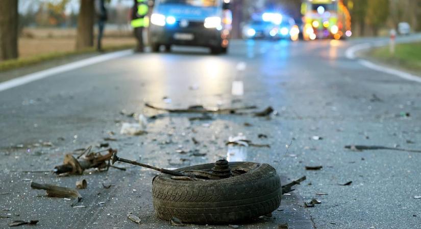 Karambol a 61-esen: összesen hárman ültek a két autóban