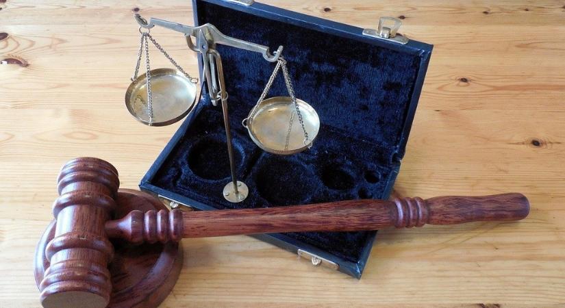 Majd’ 1 millióért lopott parfümöt két férfi Szombathelyen
